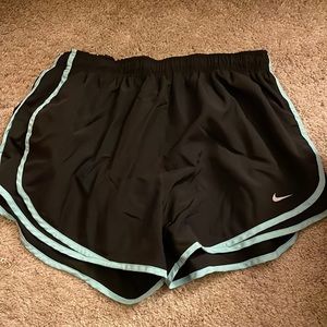 Nike running shorts XL